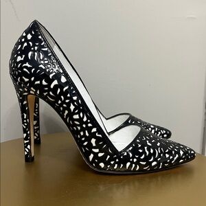 Alice + Olivia Dina Laser Cut Pumps Black White Size 37.5